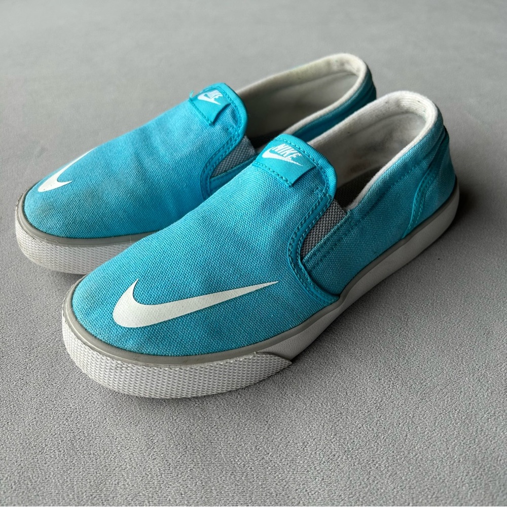 Nike ~ Toki Slip On ~ Clearwater Blue ~ Youth Size 2